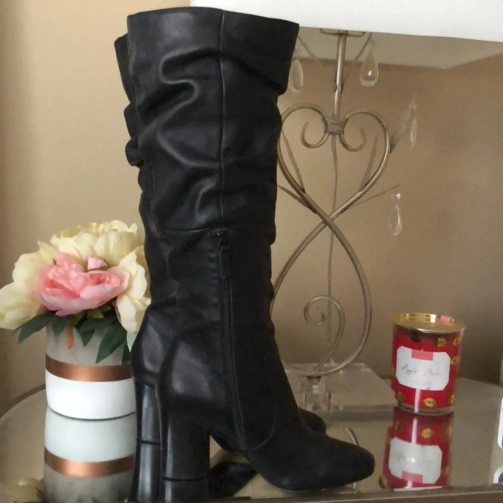 TAHARI Black Soft Nappa Leather Boots - Picture 4 of 15